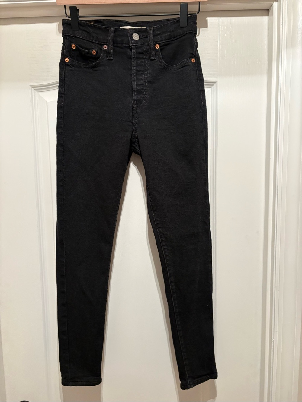 Women’s Levi’s Wedgie Skinny black jeans w/button fly size 25